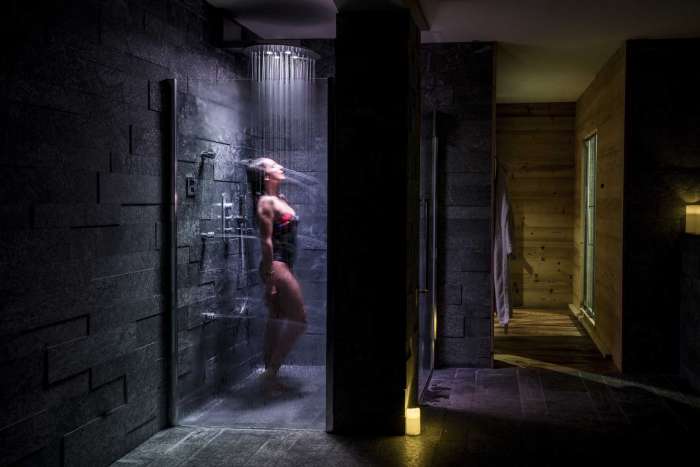 Sensory and aromatic shower in the spa area